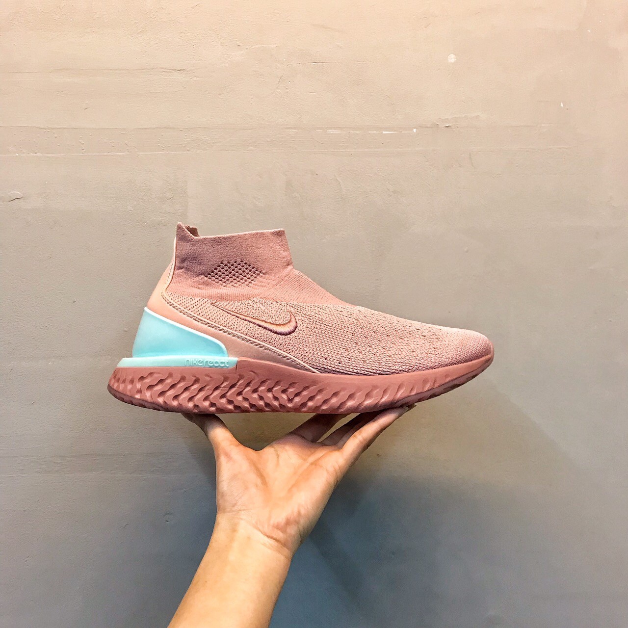 nike epic react flyknit socks