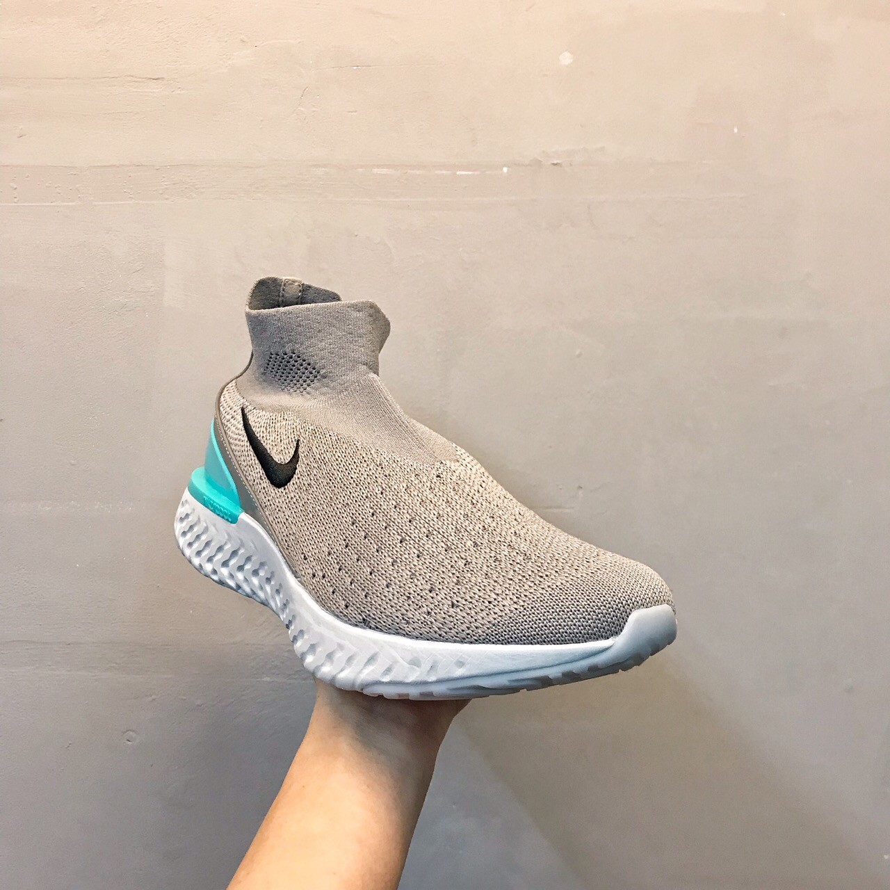 nike epic react socks